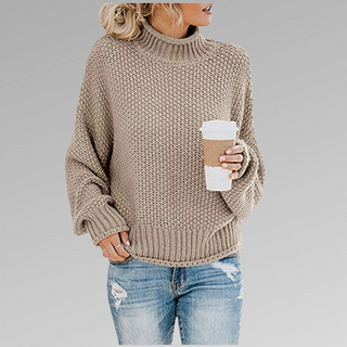 Women's Classic Knitted Sweater with Collar