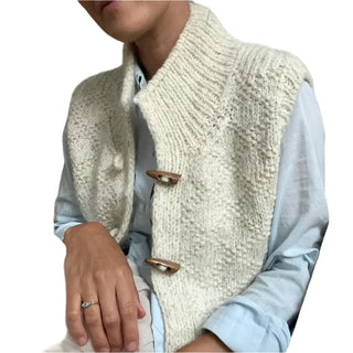 Stylish buttoned wool cardigan 2