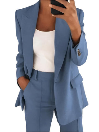 Women's suit with a flattering fit1