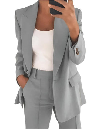 Women's suit with a flattering fit2